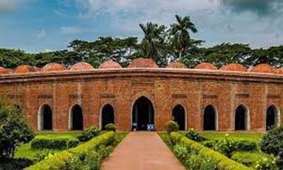 বাগেরহাটে  ষাটগুম্বুজ মসজিদে ঈদের প্রধান জামাত