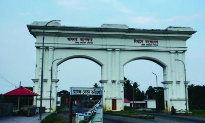 ৩য় দিনের লকডাউনে কঠোর বেনাপোলের প্রশাসন