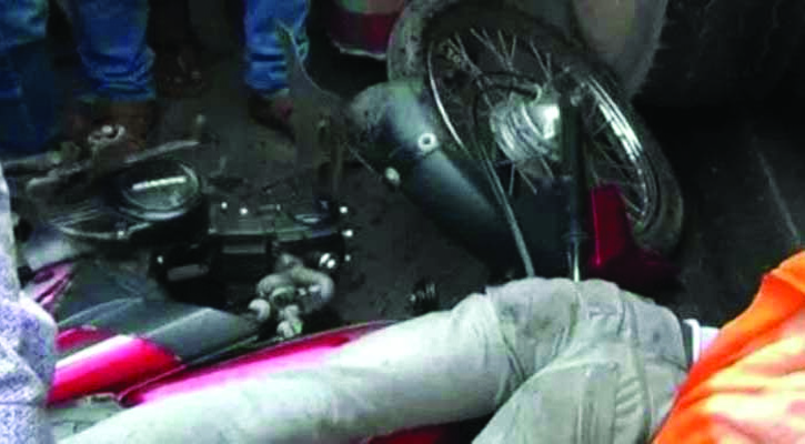 আশুলিয়ায় ট্রাকচাপায় মোটরসাইকেল আরোহী নিহত