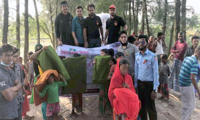 নোবিপ্রবির চলো পাল্টাই ফাউন্ডেশনের শীতবস্ত্র পেলো ৫শ শীতার্ত