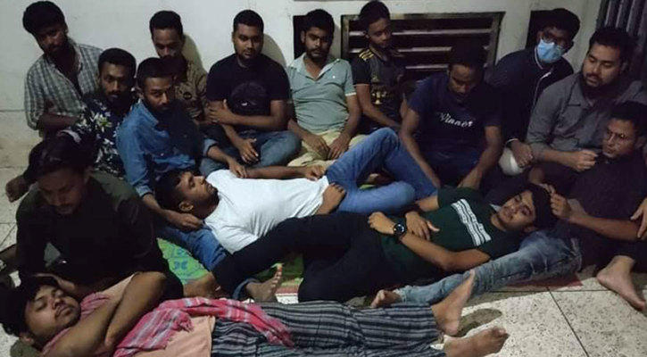 সেই শিক্ষিকার বিষয়ে সিদ্ধান্ত হয়নি, ফের অনশনে রবি শিক্ষার্থীরা