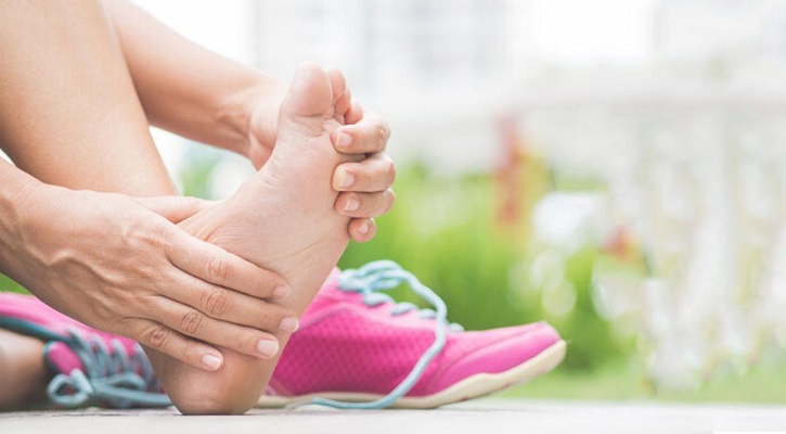 পায়ে ঝি ঝি ধরলে ছাড়ানোর সহজ উপায় কি?