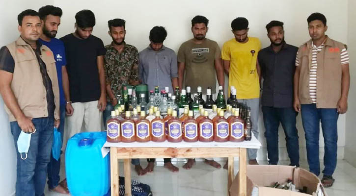 নকল বিদেশি মদের কারখানার সন্ধান! ৩ ছাত্রলীগ নেতাসহ আটক ৯