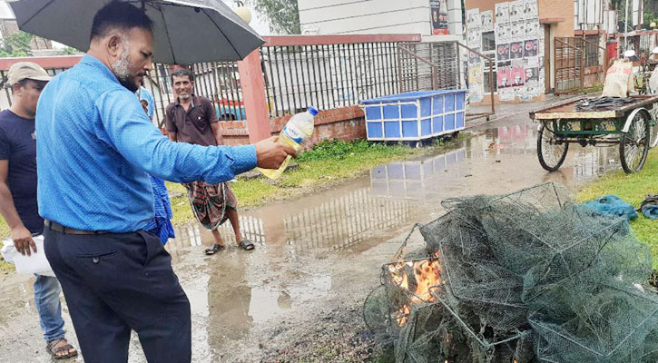 গোপালগঞ্জে ৪ লাখ টাকার অবৈধ জাল পুড়িয়ে ধ্বংস