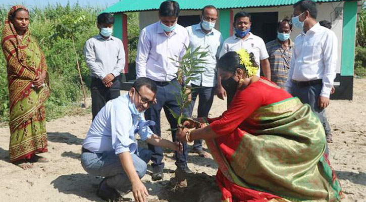 ঠাকুরগাঁওয়ে উন্নয়ন প্রকল্প পরিদর্শনে প্রধানমন্ত্রী কার্যালয়ের পরিচালক