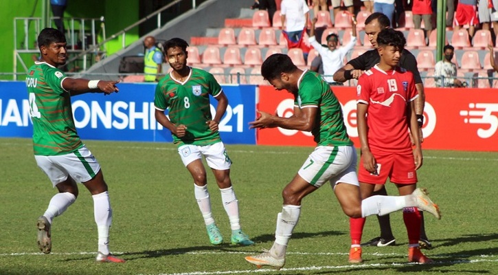 শেষ মুহূর্তের পেনাল্টিতে লাল-সবুজের স্বপ্নভঙ্গ