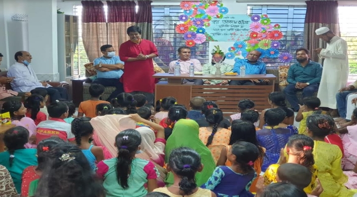 শতাধিক সুবিধাবঞ্চিত শিশুদের মাঝে শিক্ষা উপকরণ বিতরণ