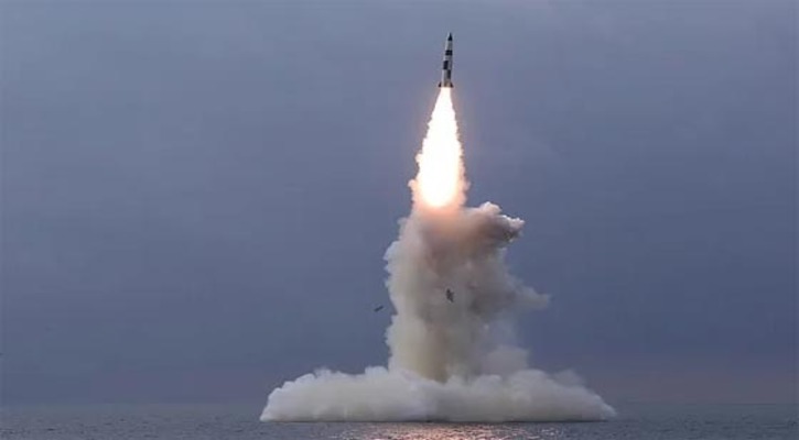 সাবমেরিন থেকে ব্যালিস্টিক ক্ষেপণাস্ত্রের পরীক্ষা উত্তর কোরিয়ার