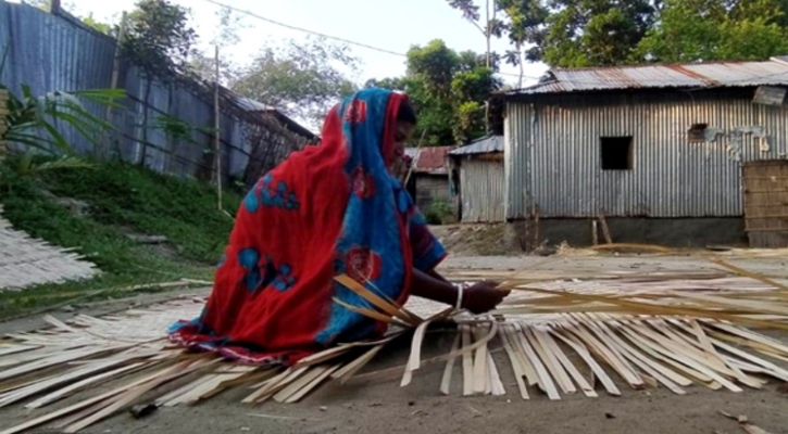 নাগেশ্বরীতে ব্যস্ত বাঁশ শিল্পীরা