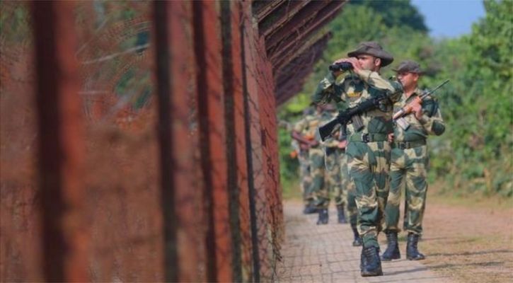 বিএসএফের হাতে আটক বাংলাদেশি যুবককে বিজিবির কাছে হস্তান্তর