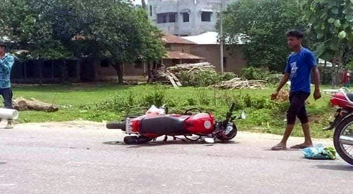 দাঁড়িয়ে থাকা ট্রাকের পেছনে মোটরসাইকেলের ধাক্কা, নিহত ২