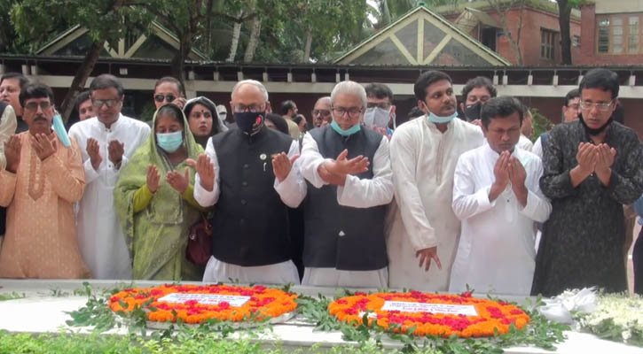 বঙ্গবন্ধুর সমাধিতে আ.লীগের শ্রম ও জনশক্তি বিষয়ক উপ-কমিটির শ্রদ্ধা