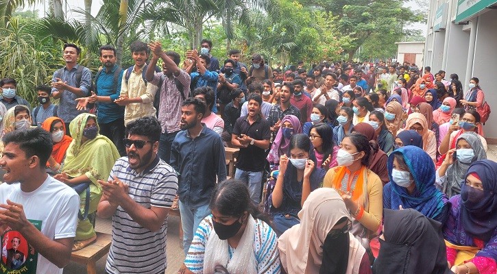 ভ‌র্তি ফি কমা‌নোসহ ৭ দফা দাবী‌তে আ‌ন্দোল‌নে ব‌শেমুর‌বিপ্রবি শিক্ষার্থীরা