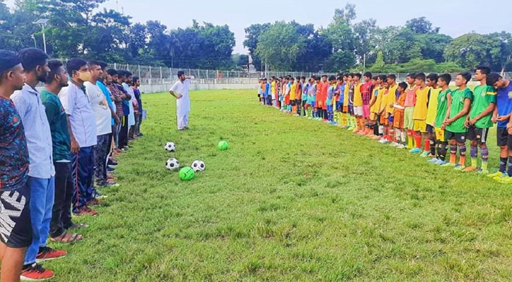 কুড়িগ্রামে একাডেমি কাপ ফুটবল টুর্নামেন্টের খেলোয়াড় বাছাইয়ের উদ্বোধন