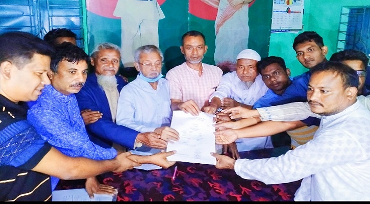 ফুলবাড়ীতে আনুষ্ঠানিক ভাবে নৌকা প্রার্থীদের মনোনয়নপত্র হস্তান্তর