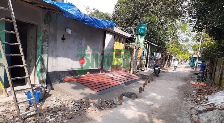 সৈয়দপুরে কর্মকর্তাদের মদদে রেল কোয়ার্টার ভেঙ্গে গোডাউন গড়ে তোলার অভিযোগ