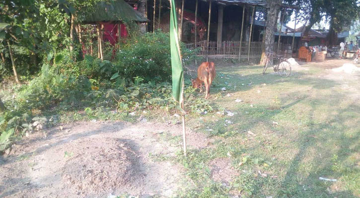 সাম্প্রদায়িক সম্প্রীতি রক্ষায় পূজা মন্ডপ পাহাড়া দিচ্ছে মুসলমানরা