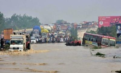 ভারত ও নেপালে বন্যা-ভূমিধসে নিহত প্রায় ২০০
