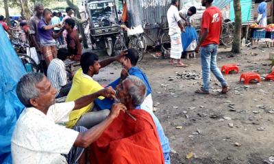 বাপ-দাদার পেশা আজও ধরে রেখেছেন ধামইরহাটের নর সুন্দররা