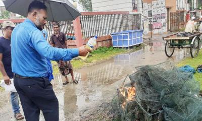 গোপালগঞ্জে ৪ লাখ টাকার অবৈধ জাল পুড়িয়ে ধ্বংস