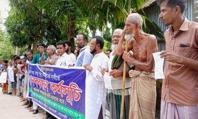 ভেঙ্গে পড়া সেতু পূনঃনির্মাণের দাবিতে মানববন্ধন