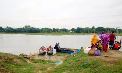 পদ্মা নদীতে নৌকাডুবি : আরও এক গৃহবধূর লাশ উদ্ধার