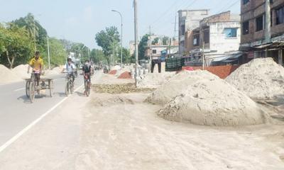 বেনাপোলে বালু ব্যবসায়ীদের বিরুদ্ধে নানা অভিযোগ