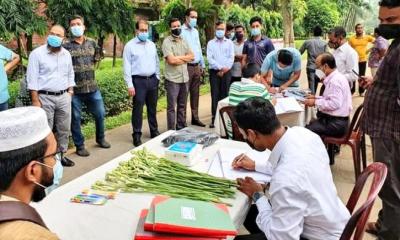 খুলেছে ঢাবির হল, বরণ করে নেওয়া হলো শিক্ষার্থীদের