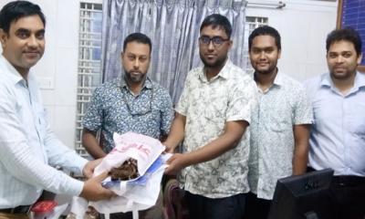 সোনালী ব্যাংক লি: এর গোমস্তাপুর শাখায় কর্মকর্তর বিদায় সংবর্ধনা