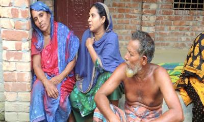 ঝিনাইদহে বাথরুমের সামনে ১০ বছরের শিশু কণ্যার মরদেহ: মৃত্যু নিয়ে ধোয়াশা