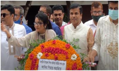 বঙ্গবন্ধুর সমাধিতে উপজেলা শিক্ষা অফিসার সমিতির শ্রদ্ধা