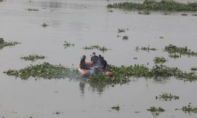 তুরাগ নদীতে ট্রলারডুবির ঘটনায় ৩ জনের মরদেহ উদ্ধার, নিখোঁজ ৭