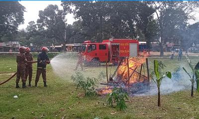 দুর্যোগ প্রশোমন দিবসে ফায়ার সার্ভিসের মহড়া ও আলোচনা