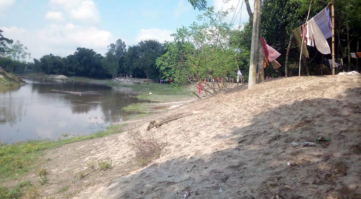 সৈয়দপুরে হুমকির মুখে খড়খড়িয়া নদীর বন্যা নিয়ন্ত্রণ বাঁধ