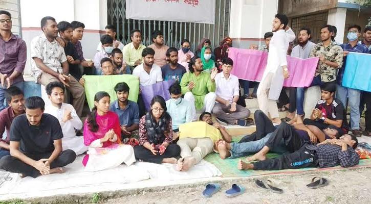 রবীন্দ্র বিশ্ববিদ্যালয়ে আন্দোলনরত এক শিক্ষার্থীর বিষপানে আত্মহত্যার চেষ্টা