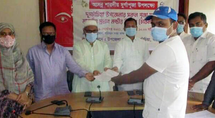 দুপচাঁচিয়ার ৪০টি পূজমন্ডপে সরকারী অনুদান প্রদান