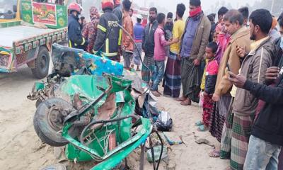 বগুড়ায় বাসের ধাক্কায় প্রাণ গেলো অটোরিকশার ৫ যাত্রীর