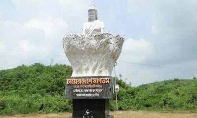 শ্রীমঙ্গলে এসে একপলক দৃষ্টি ফেরান এই চা কন্যা ভাষ্কর্যের দিকে