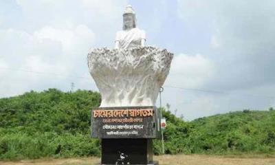 শ্রীমঙ্গলে এসে একপলক দৃষ্টি ফেরান এই চা কন্যা ভাষ্কর্যের দিকে