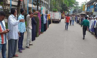 নোয়াখালীতে এসআই’র বিরুদ্ধে লাশ নিয়ে বিক্ষোভ