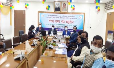 সিরাজগঞ্জে শপথ নিলেন নির্বাচিত ২ ইউপি চেয়ারম্যান