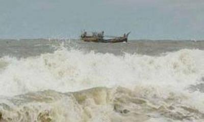 পাথরঘাটায় ১০ ট্রলারডুবি, ২৫ জেলে নিখোঁজ