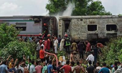 পারাবাত ট্রেনের আগুন নিয়ন্ত্রণে, তবে ঢাকা–সিলেট রেল যোগাযোগ বন্ধ