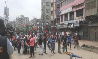 রাজধানীর ধোলাইখালে পুলিশ-বিএনপি সংঘর্ষ