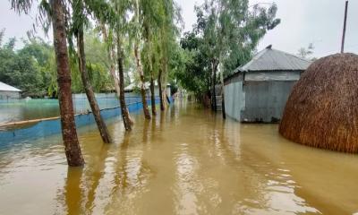 বিপৎসীমার উপরে তিস্তা-ধরলার পানি, বন্দি হাজার মানুষ