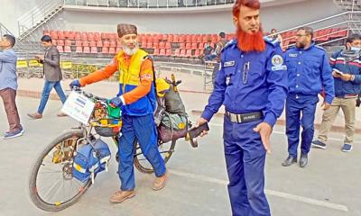 সাইকেল চালিয়ে হজে যেতে পারলেন না আব্দুস সালাম