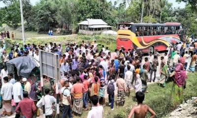 টাঙ্গাই‌লে বাস ও অটোভ্যানের সংঘ‌র্ষে দুইজন নিহত, আহত ৩