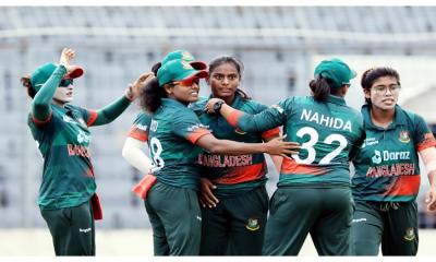 শেষ ওভারের নাটকীয়তায় ড্র করল বাংলাদেশ