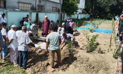 চিরনিদ্রায় স্ত্রীর পাশেই শায়িত হলেন চলচ্চিত্র পরিচালক সোহান