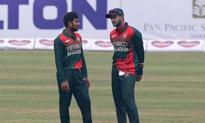 সাকিব নয়, বাংলাদেশের অধিনায়ক মিরাজ